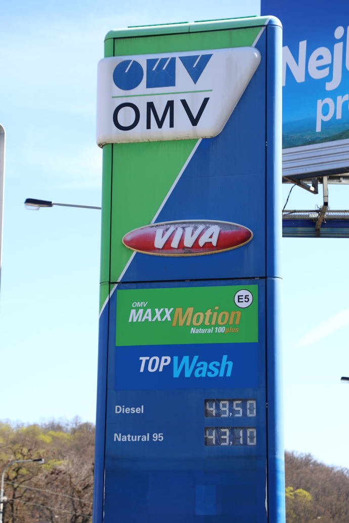 FOTO: Rakouská OMV se drží těsně pod povoleným vrcholem. – stránka 29
