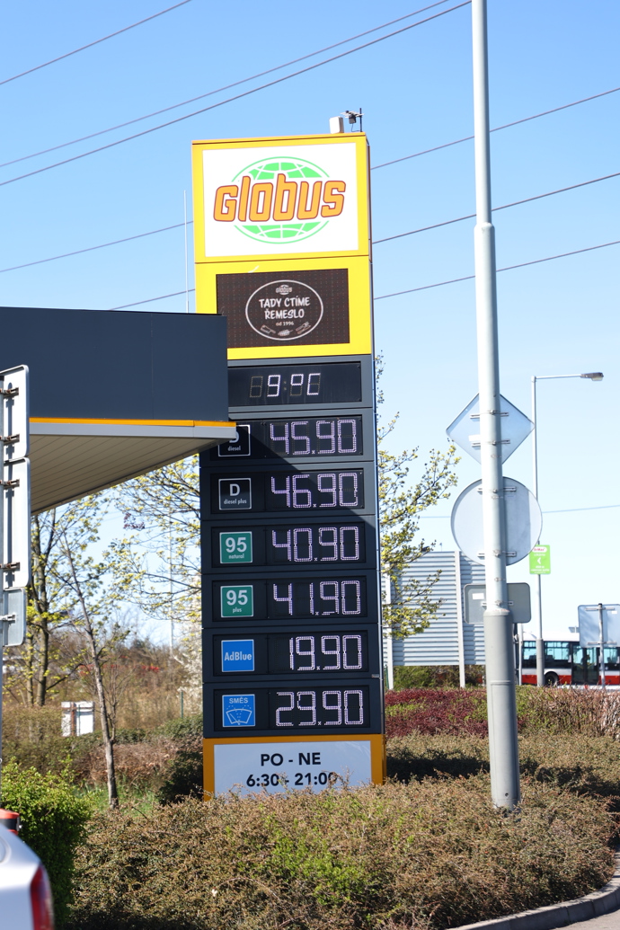 FOTO: Čerpací stanice Globus tradičně drží ceny příjemně nízko. – stránka 36