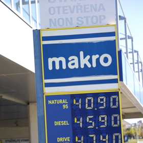 U Makra řidiči na plné nádrži znatelně ušetří.