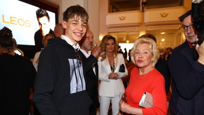 FOTO: Syn Leoše Mareše, Matěj se svou babičkou Lenkou Marešovou.