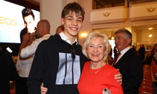 Maminka Leoše Mareše s vnukem Matějem.