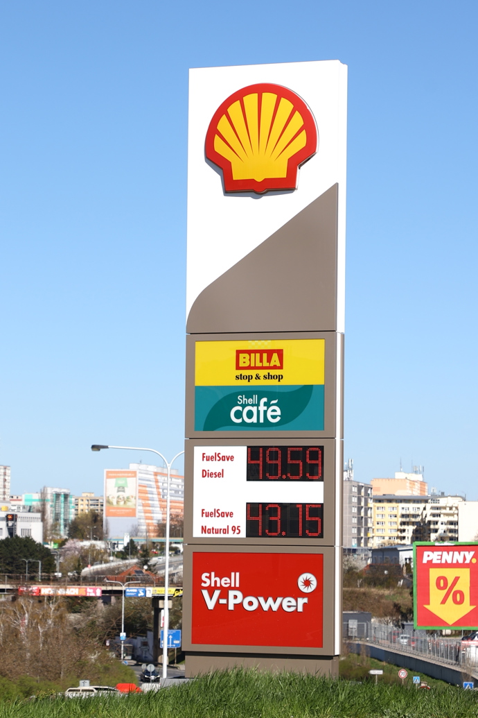 FOTO: Nadnárodní síť Shell šla s cenou na úplné maximum. – stránka 32