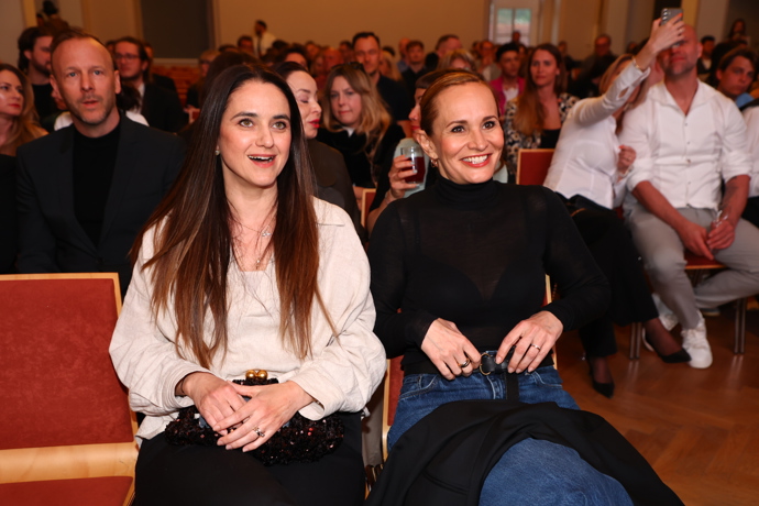 FOTO: Monika Absolonová v hledišti. – stránka 87