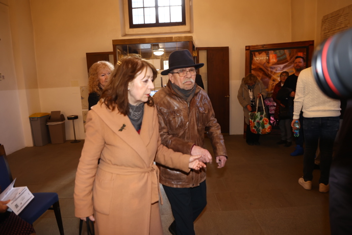 FOTO: Jaroslav Uhlíř dorazil s manželkou. – stránka 52