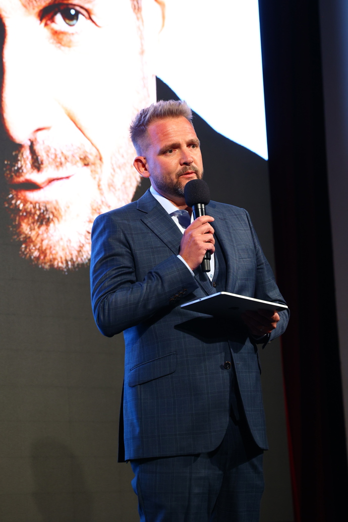 FOTO: Libor Bouček na premiéře dokumentu Leoše Mareše. – stránka 9
