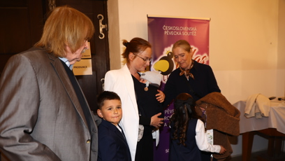 FOTO: Karel Vágner s dcerou a vnoučaty.