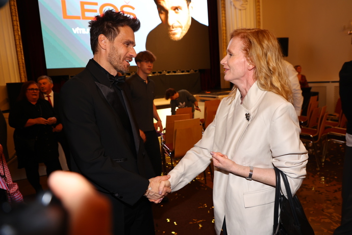 FOTO: Leoš Mareš pozdravil Aňu Geislerovou. – stránka 15