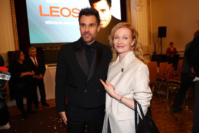 FOTO: Leoš Mareš a Aňa Geislerová. – stránka 12