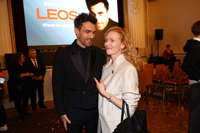 FOTO: Leoš Mareš s Aňou Geislerovou. – stránka 20