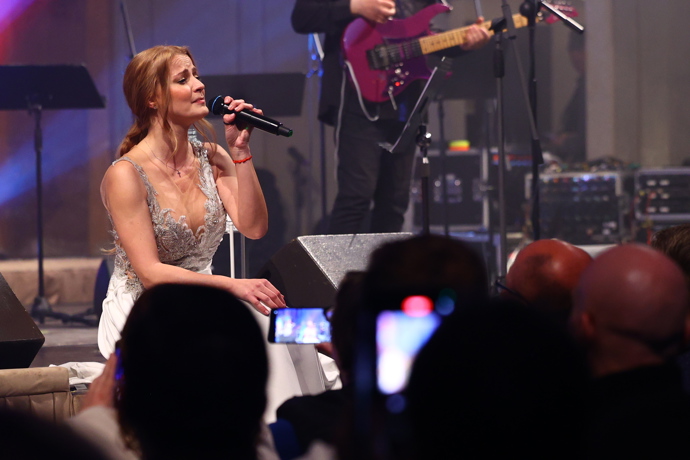 FOTO: Šárka Vaňková svým výkonem připomněla nezapomenutelnou Ivetu Bartošovou. – stránka 3