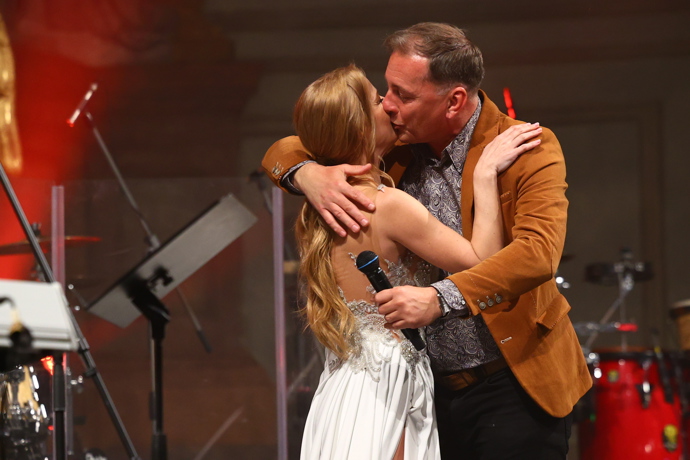 FOTO: Šárka Vaňková vyznala Petrovi na pódiu lásku. – stránka 31
