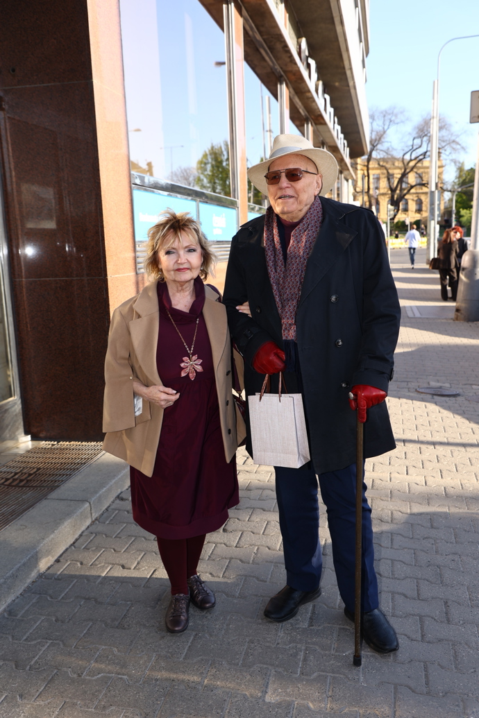 FOTO: Jan Přeučil dorazil po boku své ženy Evy Hruškové.