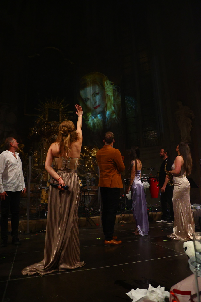 FOTO: Na konci koncertu čekalo na všechny přítomné dojemné překvapení. – stránka 13