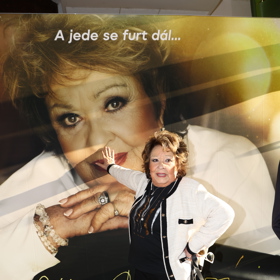 Jiřina Bohdalová slaví životní jubileum a gratulovat jí přišla spousta známých tváří.