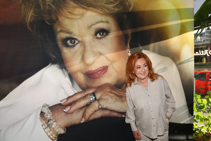 FOTO: Simona Stašová zapózovala u plakátu se svou mámou. – stránka 3