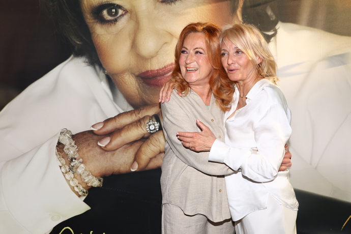 FOTO: Simona Stašová s Veronikou Žilkovou.