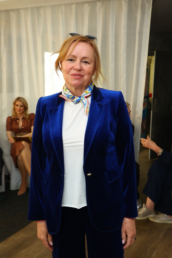 FOTO: Herečka Jitka Sedláčková. – stránka 8