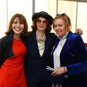 Jitka Sedláčková s Michaelou Dolinovou a Saskií Burešovou. 