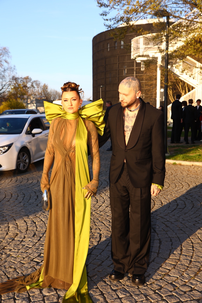 FOTO: Rapperka Sharlota šokovala průsvitnými šaty. – stránka 229