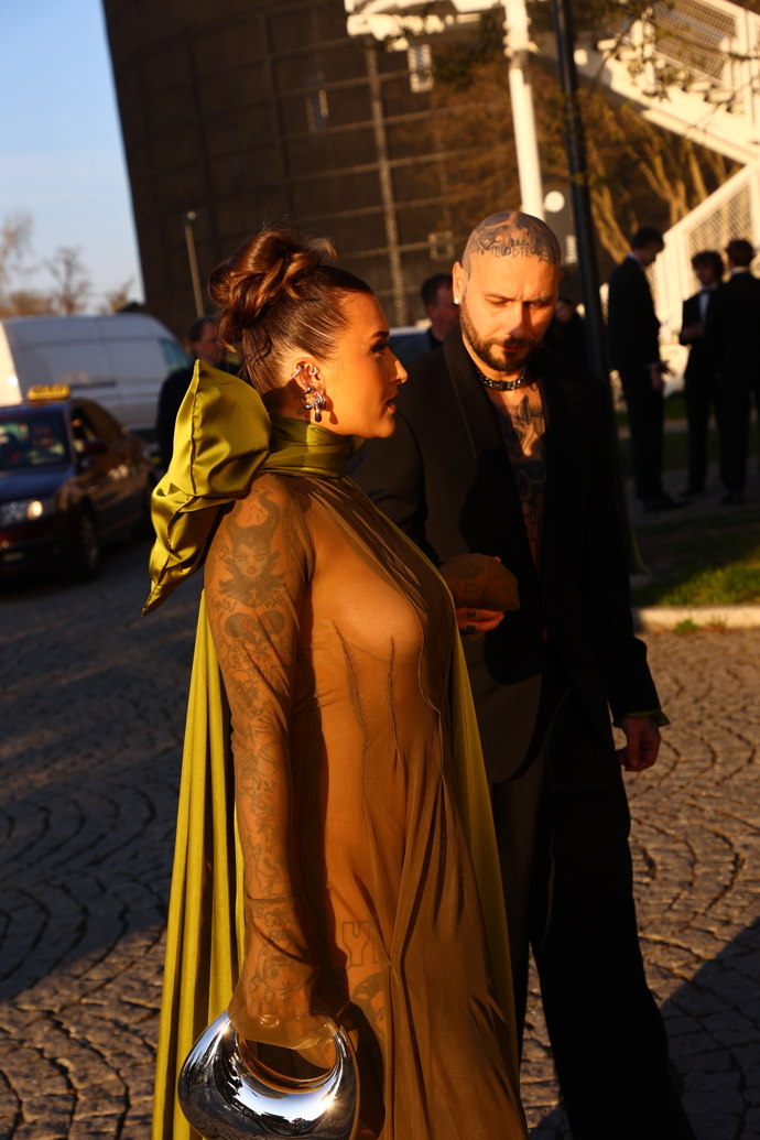FOTO: Rapperka Sharlota dorazila téměř nahá. – stránka 238
