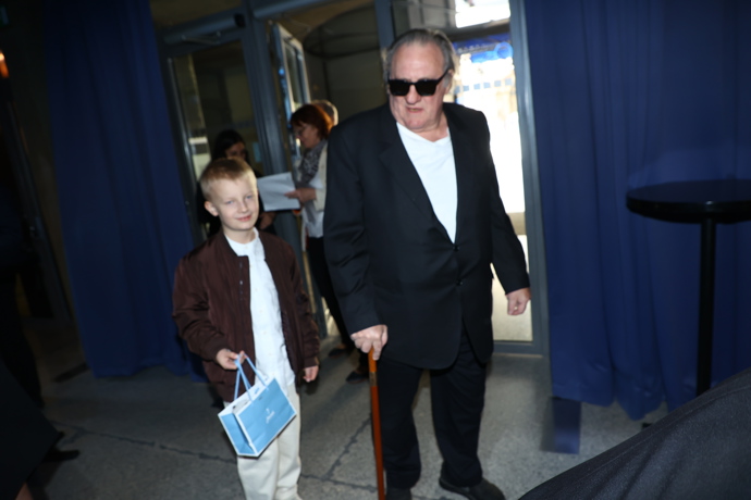 FOTO: Gérard Depardieu dorazil na veřejnou oslavu Jiřiny Bohdalové. – stránka 44