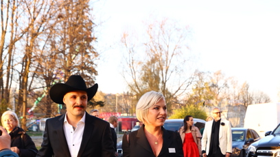 FOTO: Martina Pártlová dorazila ruku v ruce s partnerem.