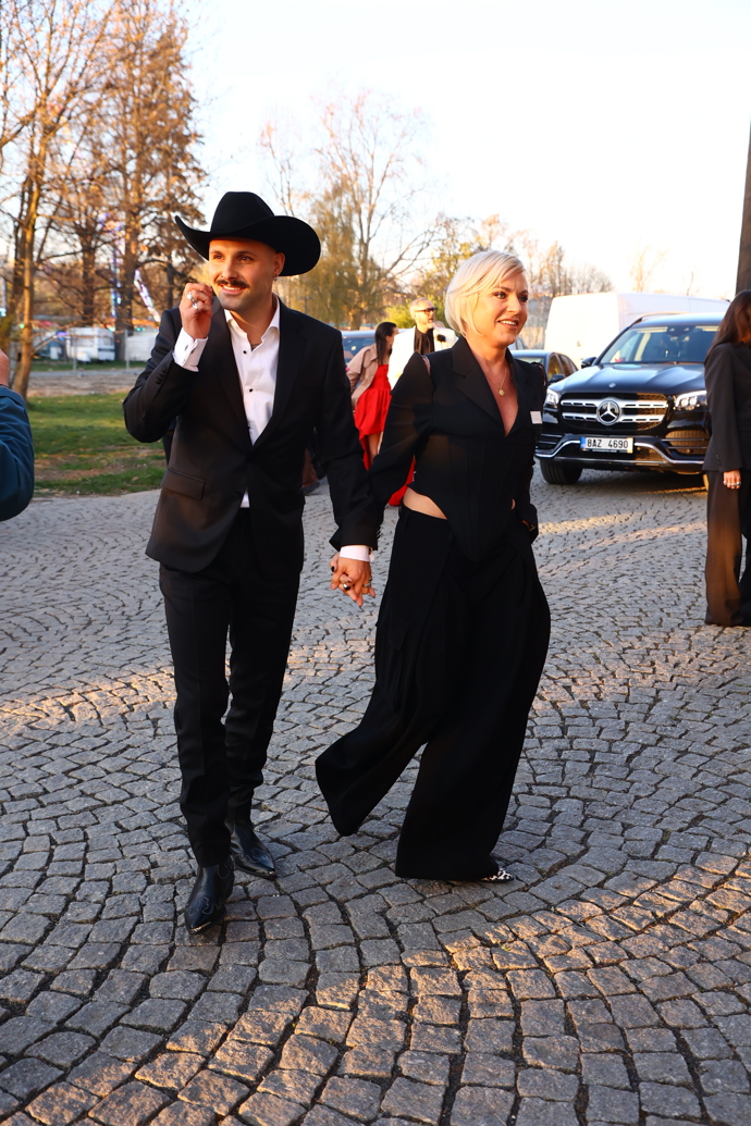 FOTO: Martina Pártlová a Josef Vařeka dorazili ve velmi dobré náladě.