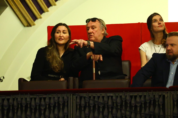 FOTO: Gérard Depardieu dorazil na veřejnou oslavu Jiřiny Bohdalové. – stránka 43