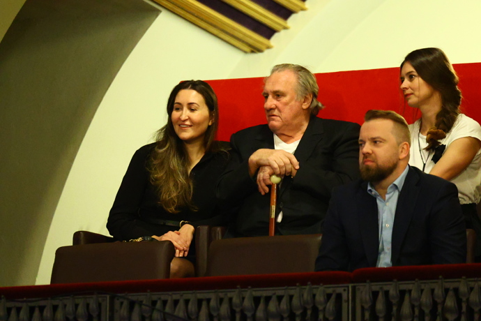 FOTO: Gérard Depardieu dorazil na veřejnou oslavu Jiřiny Bohdalové. – stránka 39
