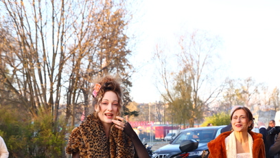 FOTO: Takhle dáma zvolila velmi extravagantní outfit.