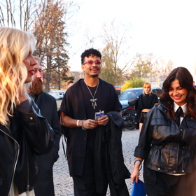 Zpěvák Ben Cristovao přišel vysmátý.