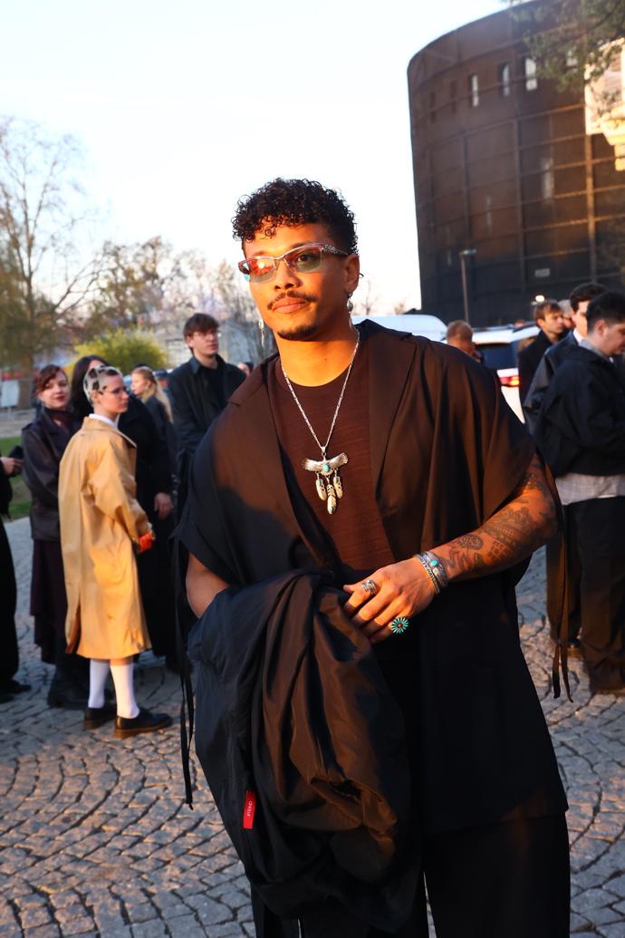 FOTO: Zpěvák Ben Cristovao. – stránka 4