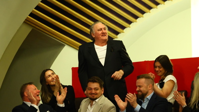 FOTO: Gérard Depardieu dorazil na veřejnou oslavu Jiřiny Bohdalové.