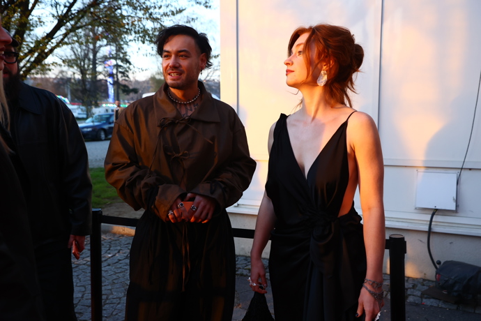 FOTO: Renne Dang dorazil s Natálií Halouzkovou. – stránka 19