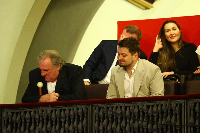 FOTO: Gérard Depardieu překvapivě dorazil. – stránka 54