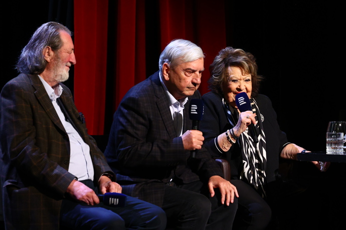 FOTO: Jiřina Bohdalová po boku Miroslava Donutila a Bolka Polívky. – stránka 9