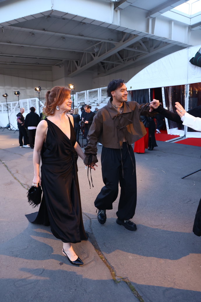 FOTO: Renne Dang ruku v ruce s Natálií Halouzkovou. – stránka 17