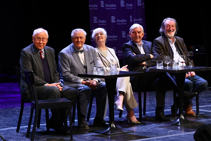 FOTO: Slavní herci dorazili popřát legendární Jiřině Bohdalové. – stránka 1