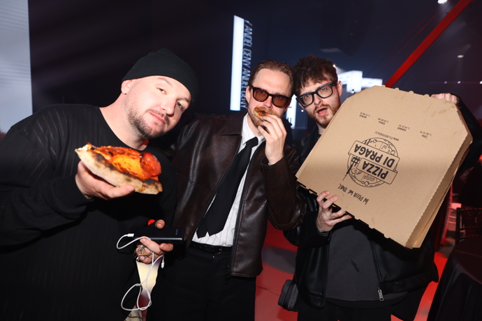 FOTO: Pizza po náročném večeru. – stránka 50