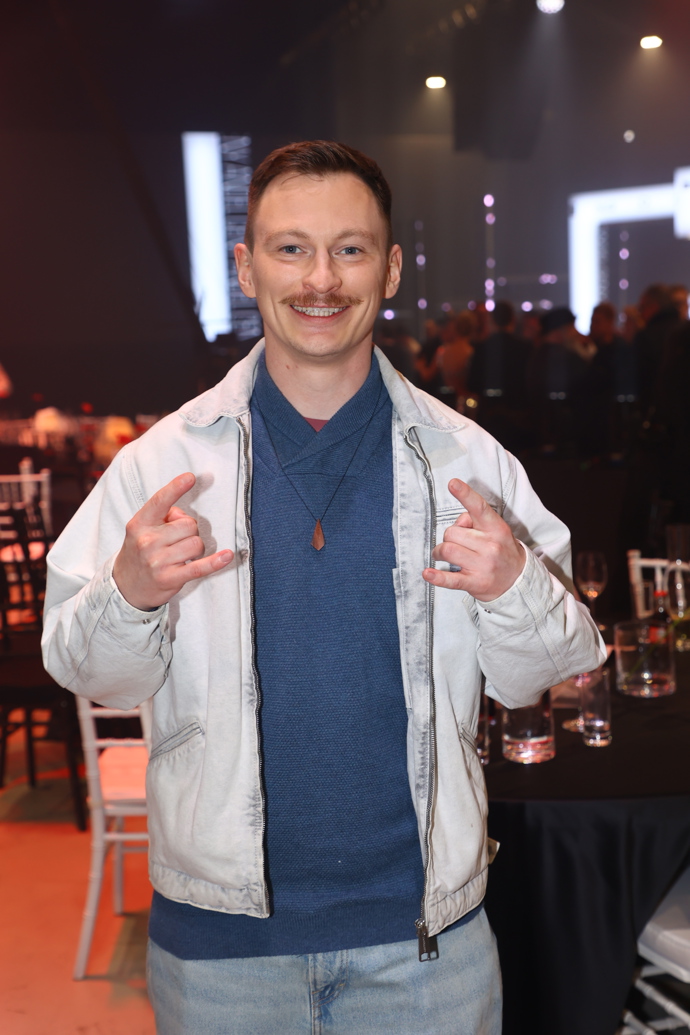 FOTO: Martin Mikyska alias Mikýř moderoval Ceny Anděl. – stránka 1