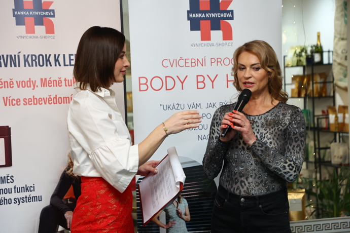 FOTO: Hana Kynychová na křtu svého nového programu. – stránka 7