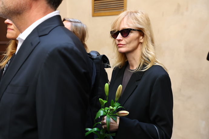 FOTO: Aňa Geislerová na pohřbu Jana Potměšila. – stránka 26