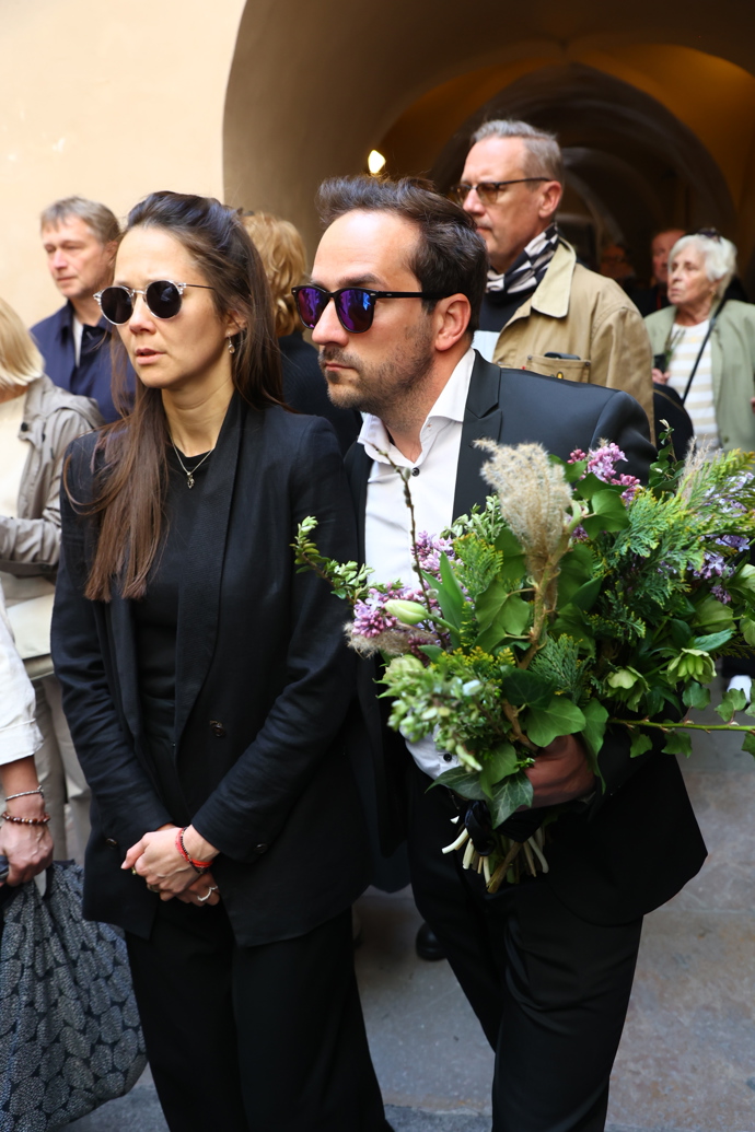 FOTO: Matouš Ruml na pohřbu Jana Potměšila. – stránka 21