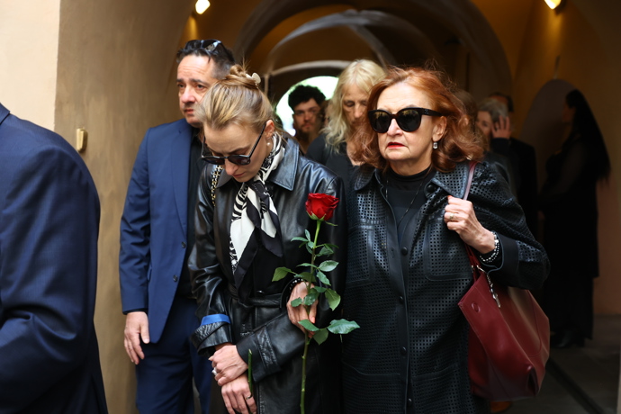 FOTO: Eva Holubová s dcerou. – stránka 19