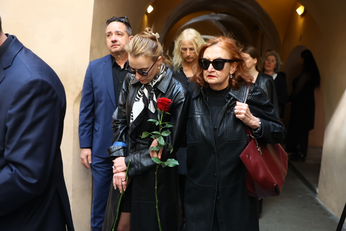 FOTO: Eva Holubová s dcerou. – stránka 18