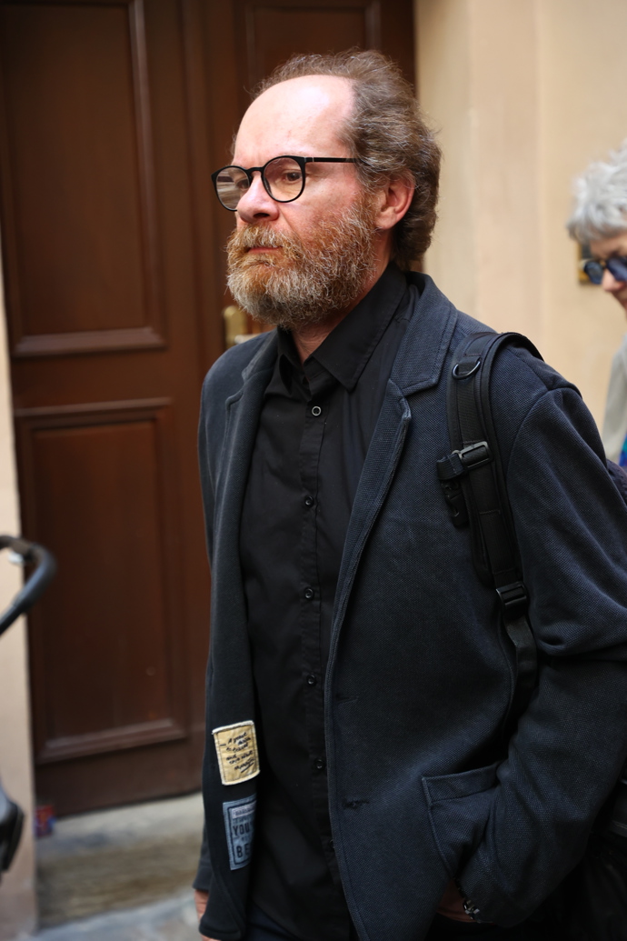 FOTO: Herec Adrian Jastraban. – stránka 16