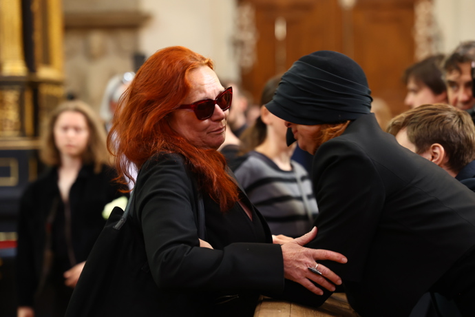 FOTO: Lidé nedokázali udržet slzy. – stránka 6