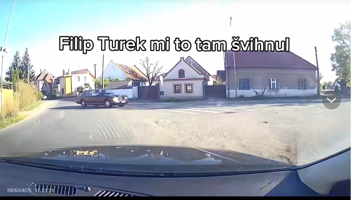 FOTO: Filip Turek při jízdě svým Rolls Roycem. – stránka 1