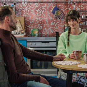 Na scéně se navíc objevuje nečekaně vstřícný Filip.