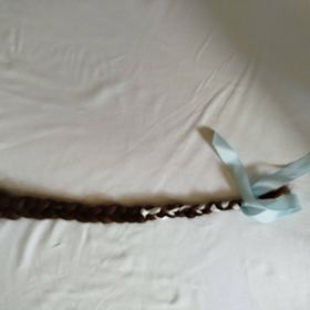 Veronika zatím tápe v tom, jak o cop z pravých vlasů pečovat, tak aby přečkal generace. 